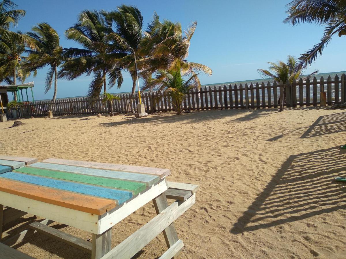 Pal'S On The Beach - Dangriga, Belize ภายนอก รูปภาพ