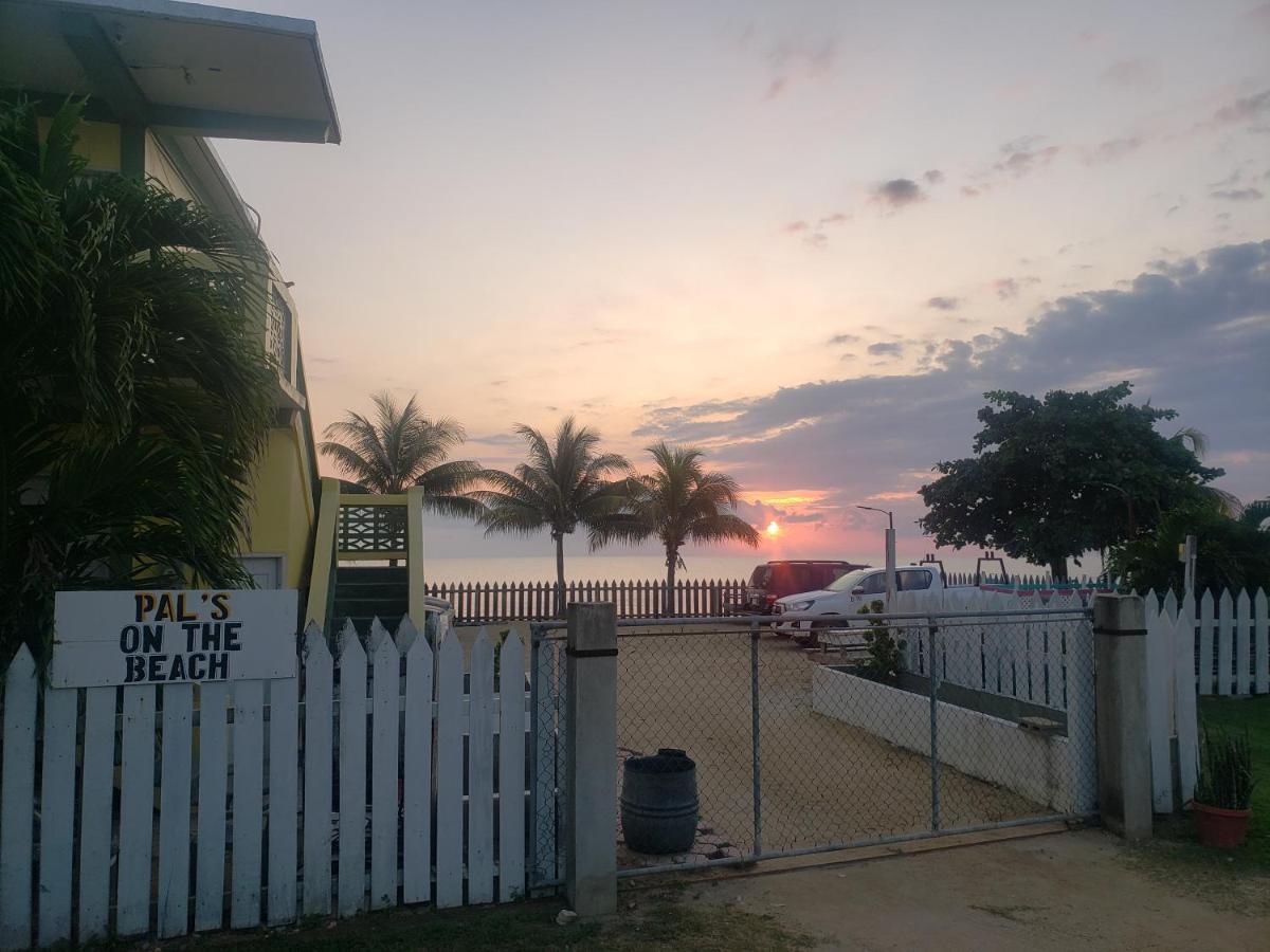 Pal'S On The Beach - Dangriga, Belize ภายนอก รูปภาพ